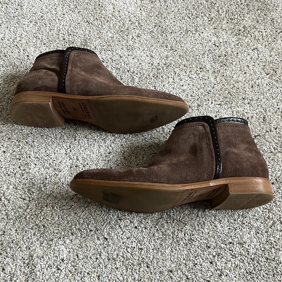Italeau Italian made Suede Booties. Size 8-1/2 / 38-1/2 EU - Picture 4 of 5
